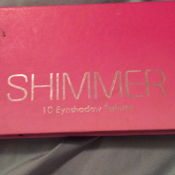 Makeup - Picture 2 of 3